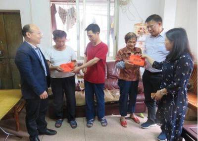 黨員志愿服務在行動!市殘聯走進圣堂社區義診慰問送溫暖